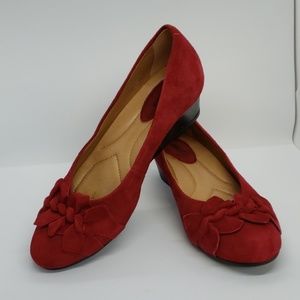 Earth Teaberry Wedge Pumps